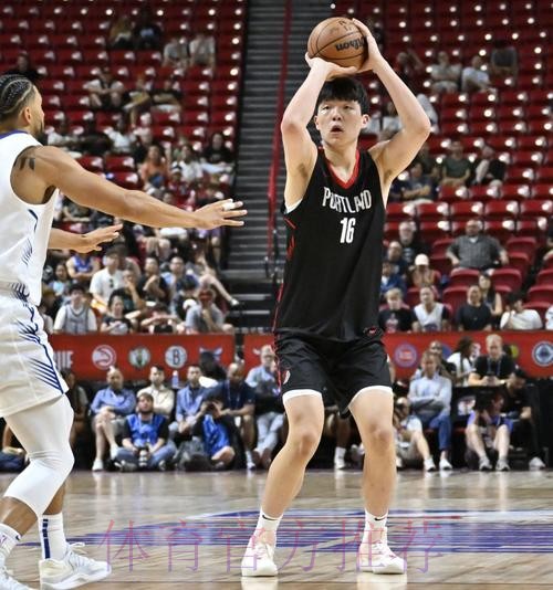 开拓者不敌勇士 杨瀚森受伤虚惊一场 开拓者不敌勇士 杨瀚森受伤虚惊一场